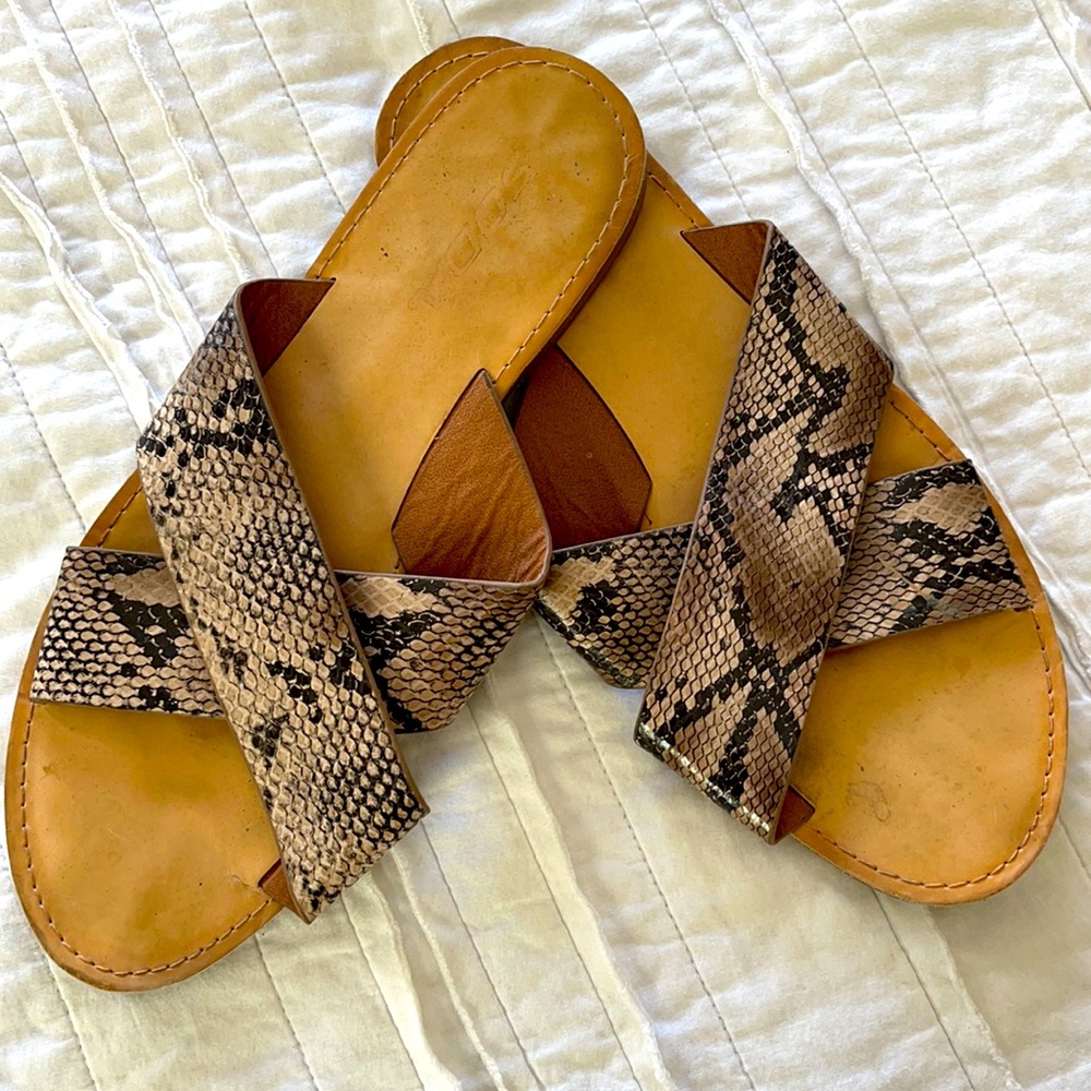 Adorable snake print sandals!
